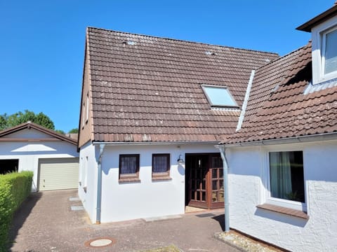 Vacation home with garden and idyllic tranquillity - beach oasis for groups - Holiday home House in Sierksdorf