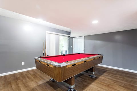 Lake Front | 5 Bedroom | Fire Pit | Pet Friendly House in Coolbaugh Township