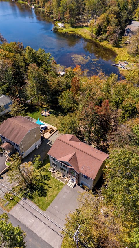 Lake Front | 5 Bedroom | Fire Pit | Pet Friendly House in Coolbaugh Township