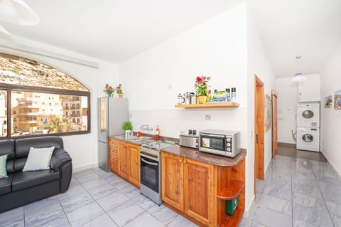 Fully equipped kitchenette - ideal to try some local dishes