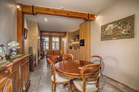 Overview over the living area from the entrance door