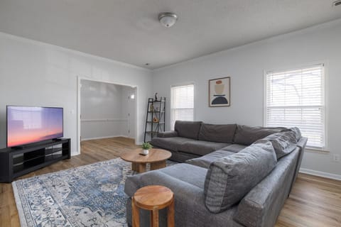 Spacious and Bright Living Room