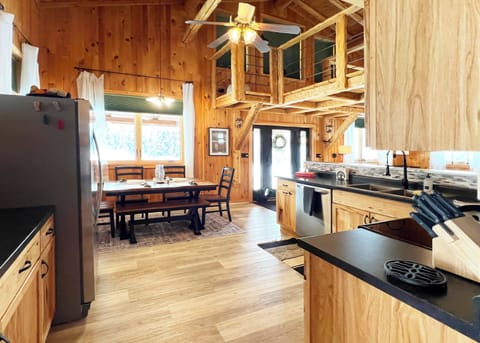 Kitchen, dinning room area