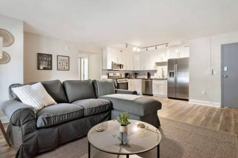 The living room’s cozy vibe makes it the perfect spot to relax, with ample seating and a warm ambiance.