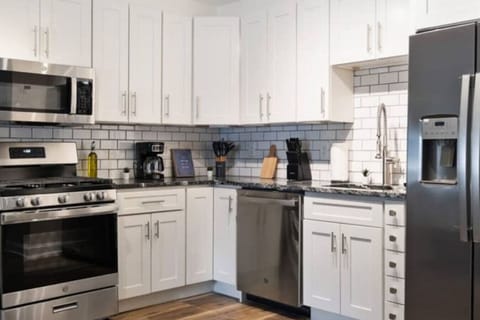 The kitchen’s open layout allows you to move freely as you prepare meals, with everything you need at your fingertips.
