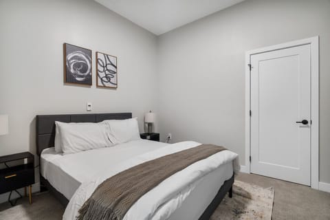 You’ll feel enveloped in warmth in this charming room with its rich wood accents and inviting bed. Wake up refreshed, surrounded by rustic coziness, and enjoy the perfect mix of comfort and natural vibes