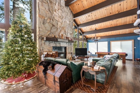 Indoors, Architecture, Building, Furniture, Living Room