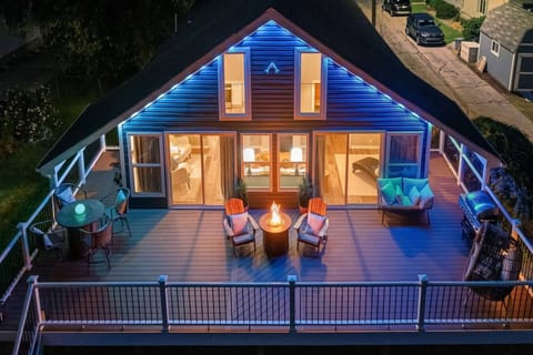 Where the Night Unfolds – Lounge by the fire, pour a drink, and settle into a space made for slow conversations and starry skies.