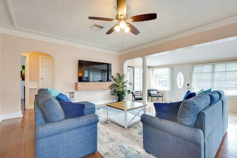 Fort Lauderdale Vacation Rental | 2BR | 1BA | 1,050 Sq Ft | Stairs Required