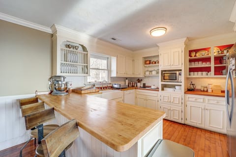 Kitchen | Cooking Basics | Drip Coffee Maker | Toaster Oven | Upper Level