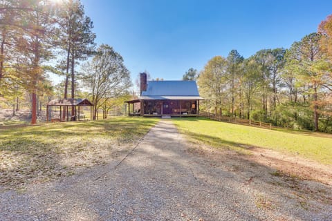 Hueytown Vacation Rental | 2BR | 2BA | 1,600 Sq Ft | Step-Free Entry