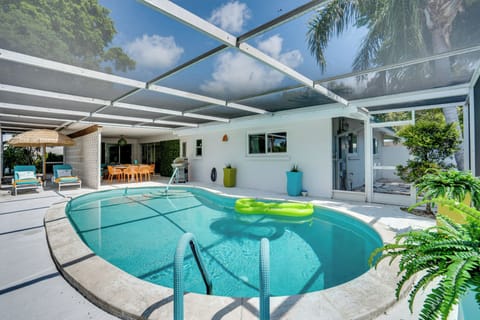 Sarasota Vacation Rental | 3BR | 2BA | 1 Step to Enter | 2,000 Sq Ft