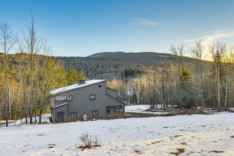 West Wardsboro Vacation Rental | 4BR | 3BA | 1 Step to Enter | 2,700 Sq Ft