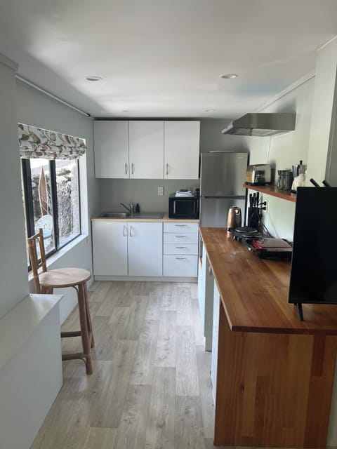 This picture is not showing our new table :)