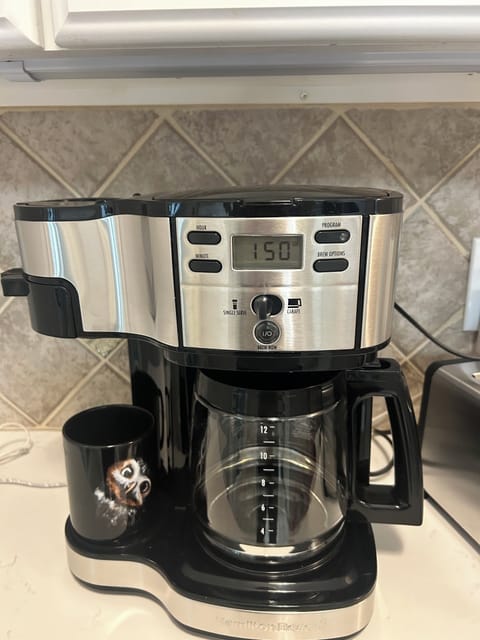 Programmable coffee maker makes a mug or a pot to your preference