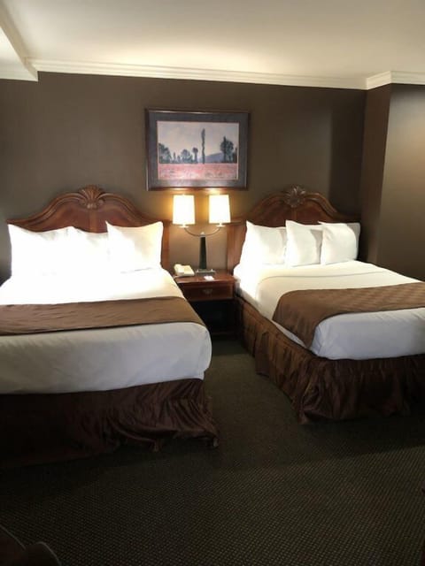 Unit with 2 Queen beds.Exact unit will be assigned upon arrival.