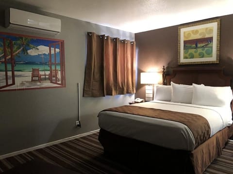 Unit with 1 Queen bed. Exact unit will be assigned upon arrival.