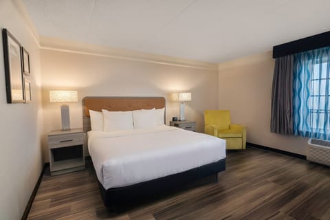 King Bed. Exact unit assigned upon arrival. Views, colors, decor may vary