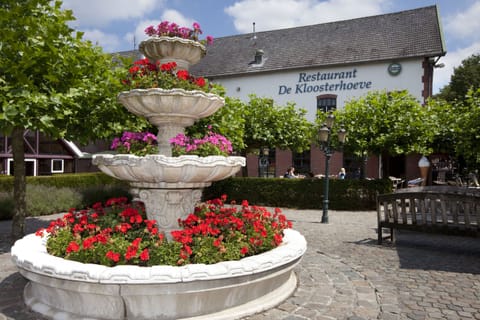 Facilities of the park & surroundings, holiday park, surroundings