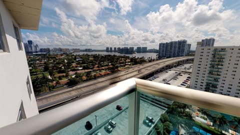 Large Balcony with Bay View! 