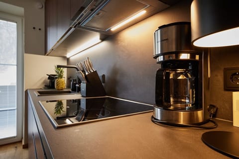 de9294a9-54e6-468e-bfd7-bac8e7c36881