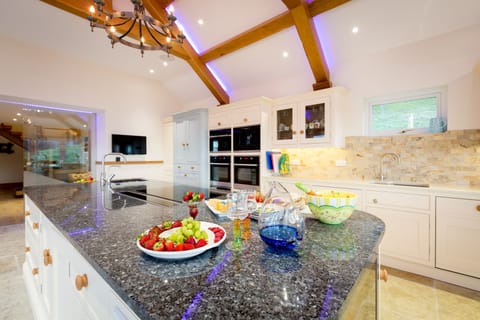 Waternook - Kitchen & Dining Area