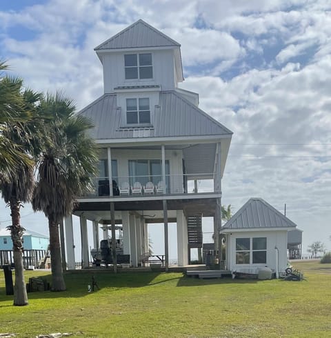 Exterior view from lake side