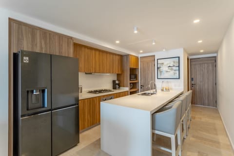 Condo - Image 2