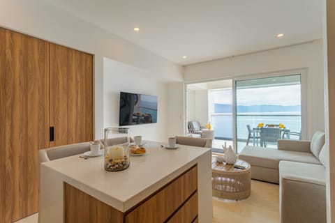 Condo - Image 2
