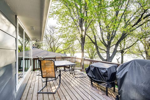 Madison Lake Vacation Rental | 4BR | 2BA | 2,672 Sq Ft | 3 Steps Required
