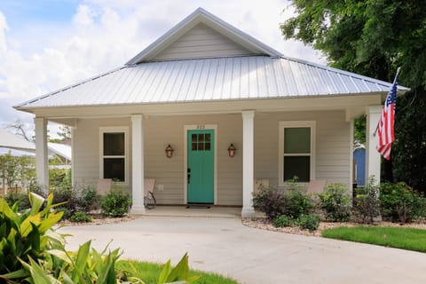 Moondance on Magnolia - in the heart of Ocean Springs! 