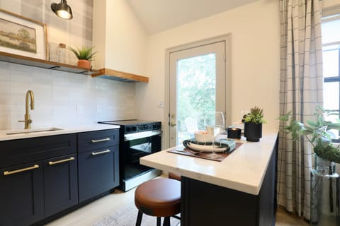 Full sized oven for all of your cooking needs