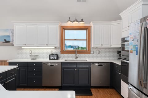 OSA15: Da Kine By Da C | TL Kitchen - Island Seating for 5