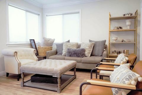 Relax in a stylish furnished apartment in El Monte, Los Angeles County.
