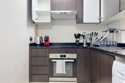 Sleek design meets full functionality — your dream kitchen awaits.