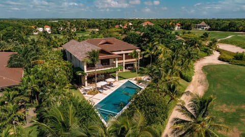 Large ocean view property with golf cart, full staff, heated pool and jacuzzi (7044)