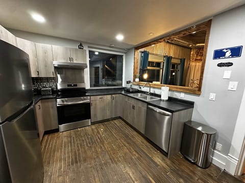 Spacious kitchen! Fully stocked!