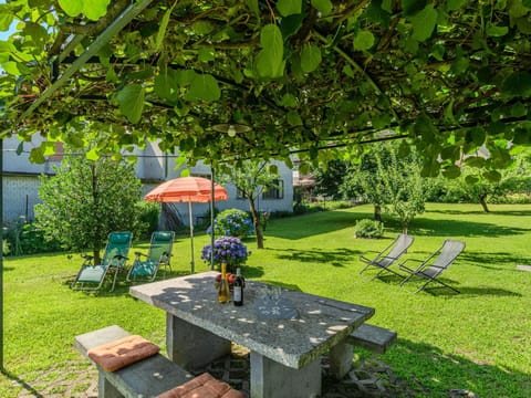Garden, Shade, Outdoor Table, Outdoor Furniture, Spring, Lawn, Yard, Backyard, Chair, Landscaping