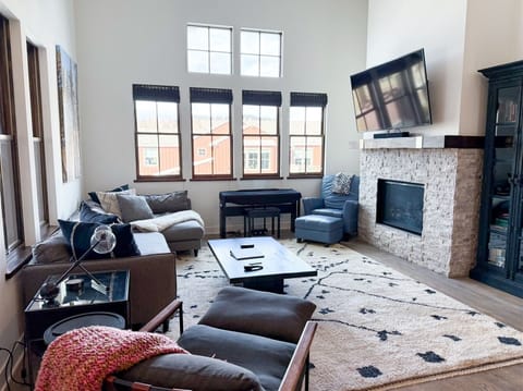 Spacious living room
