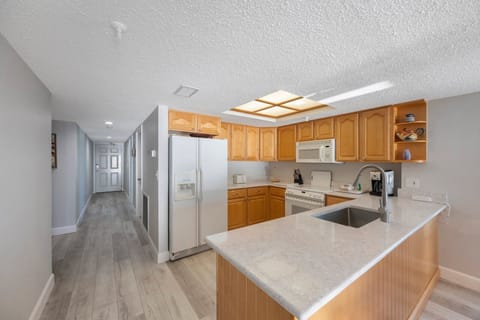 Beach Place 506 Kitchen