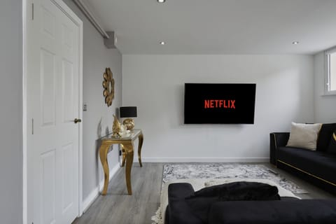 Living Room / Lounge