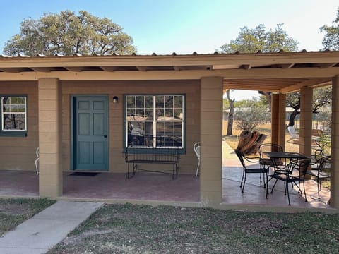 Motel 11 Front Porch