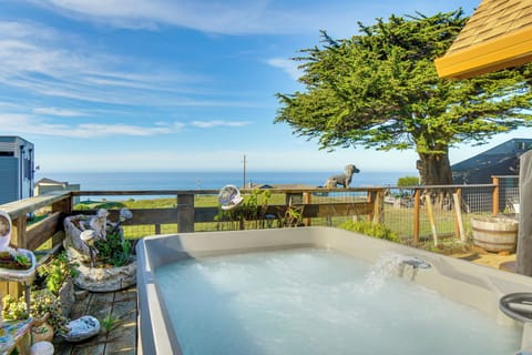 Manchester Vacation Rental | 3BR | 2BA | 1,500 Sq Ft | Stairs Required