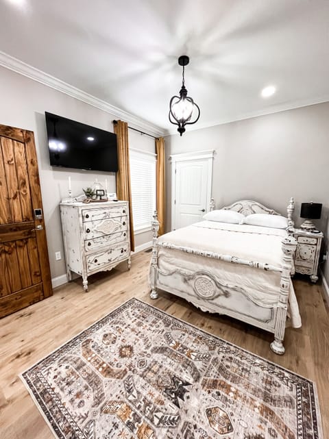 The Laurel Suite- Room 2- Full size bed 