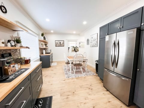 Coffee Bar- Mini Kitchen (Common Area) (1)