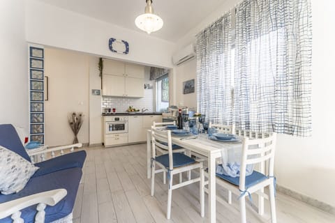 Autumn, Kitchen, Living Room, Spring, Summer