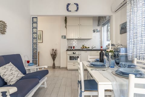 Autumn, Kitchen, Living Room, Spring, Summer