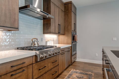 Culinary Dream: Features a dual oven, 6-burner stove, and air fryer