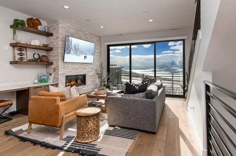 Warm Ambiance: Cozy up by the gas fireplace in the living room.