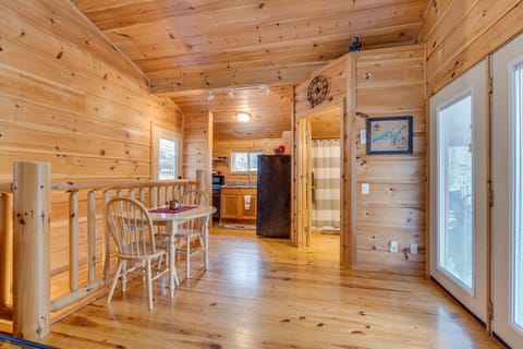 Intimate indoor dinning for two.